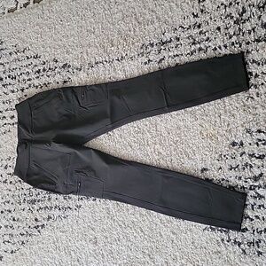 Athleta Headlands hybrid cargo tight 4T